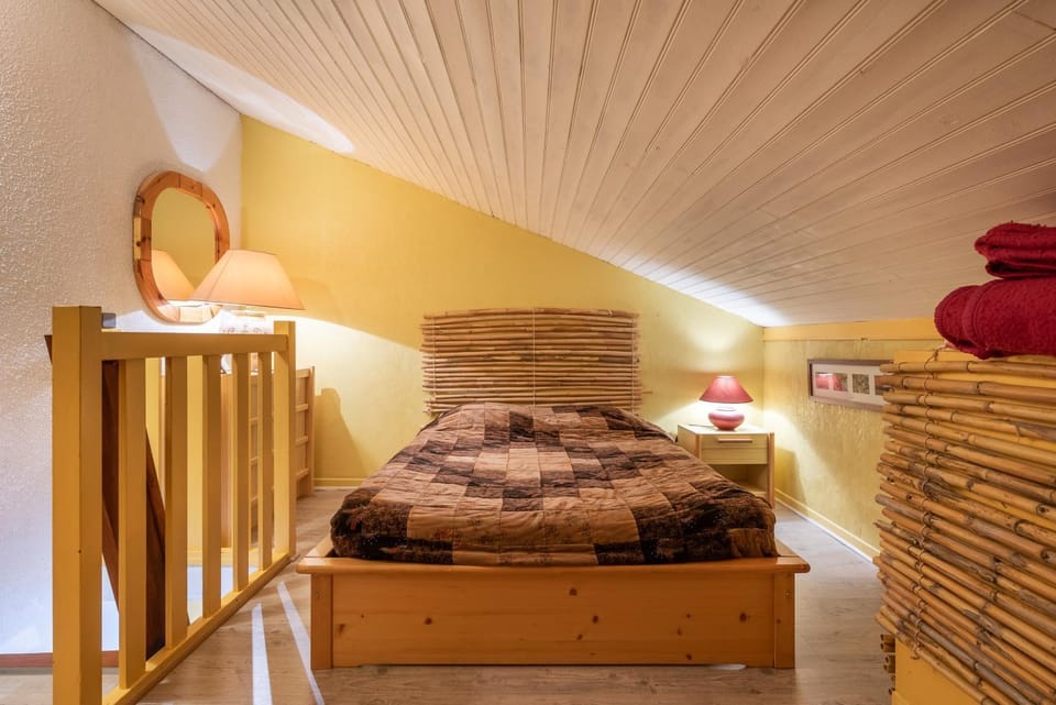 Property building, Living room, Bedroom