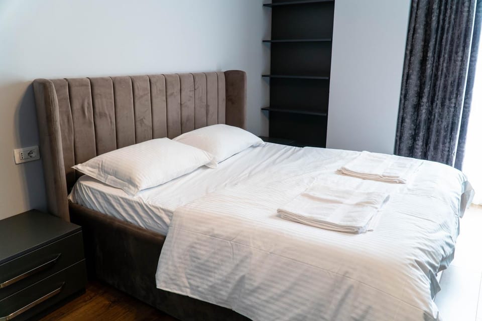 Bed, Photo of the whole room, Bedroom, towels