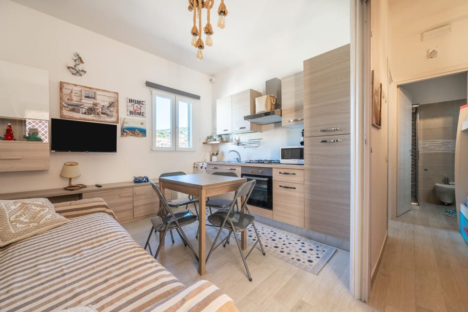 Kitchen or kitchenette, Living room