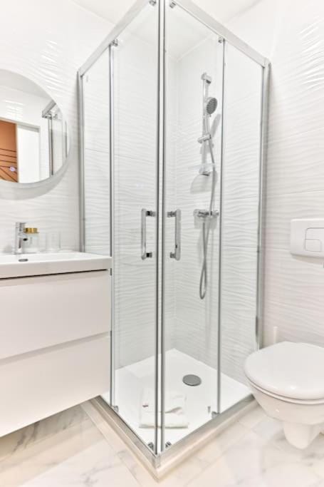 Shower, Toilet, Bathroom