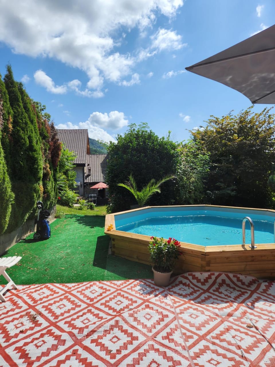 Property building, Garden, Swimming pool