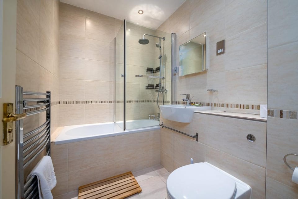 GuestReady - Sunny Victoria Hall Apartment in London