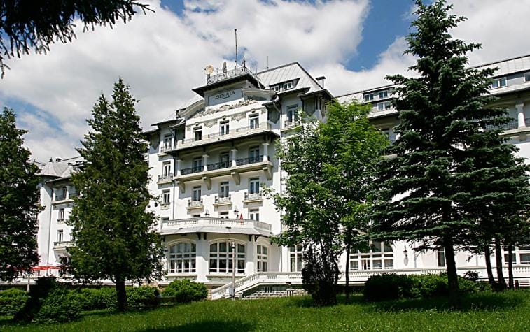 Property building, Natural landscape, Garden view