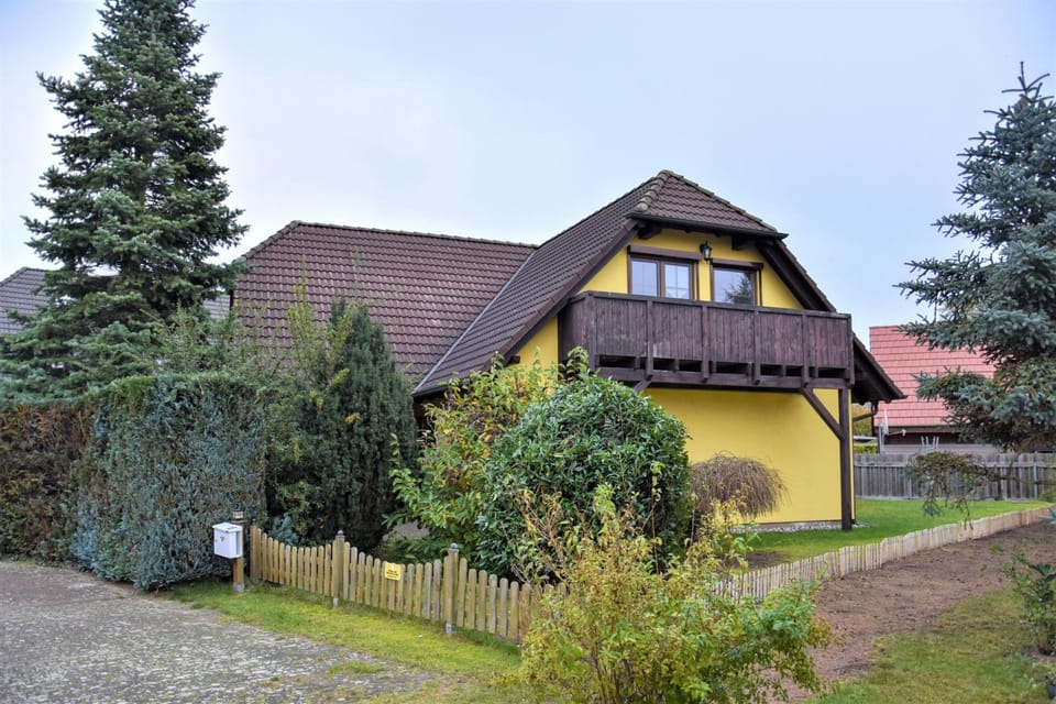 Property building, Garden, Garden view