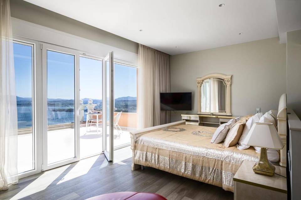 Bed, TV and multimedia, Balcony/Terrace, Bedroom, Sea view
