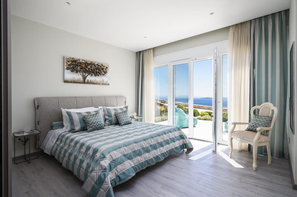 Bed, Balcony/Terrace, Bedroom, Sea view