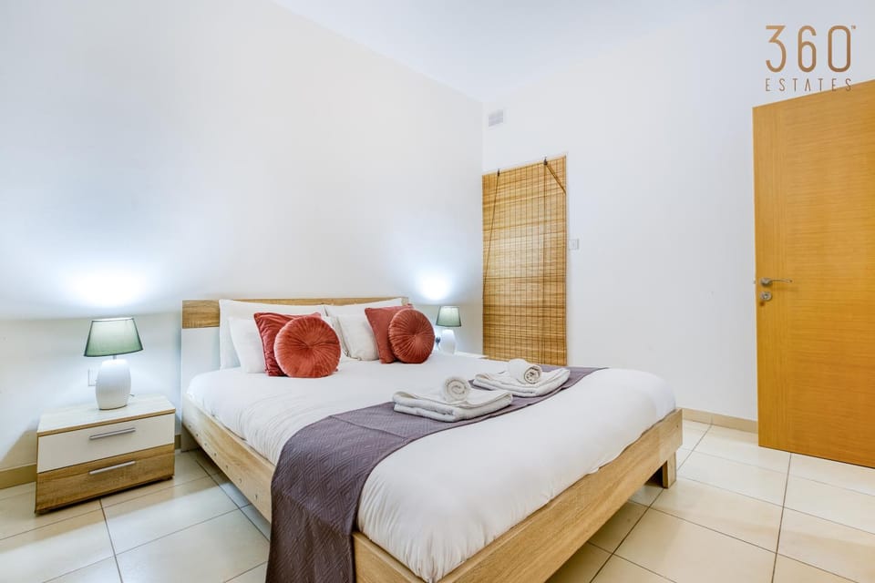 Bed, Photo of the whole room, Bedroom, towels, wardrobe