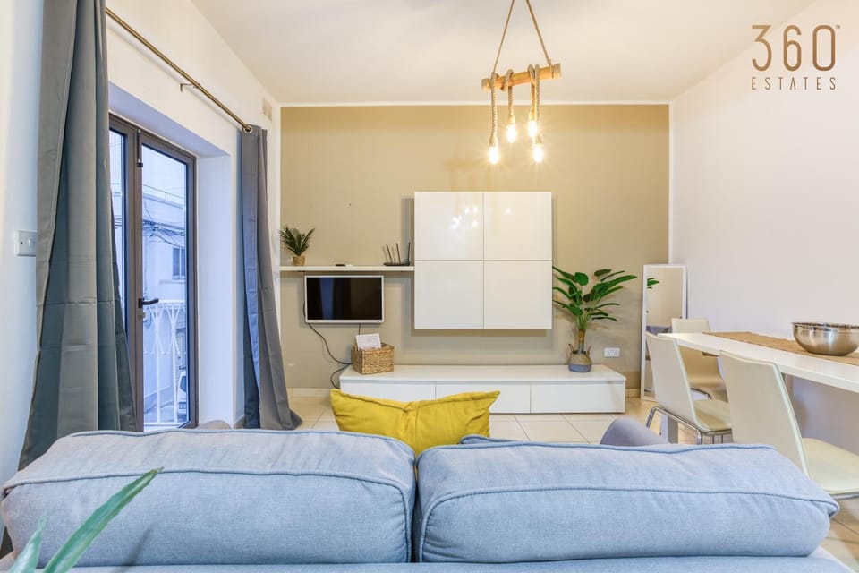 Kitchen or kitchenette, Living room, Seating area, Dining area, minibar, oven, pet friendly, stove