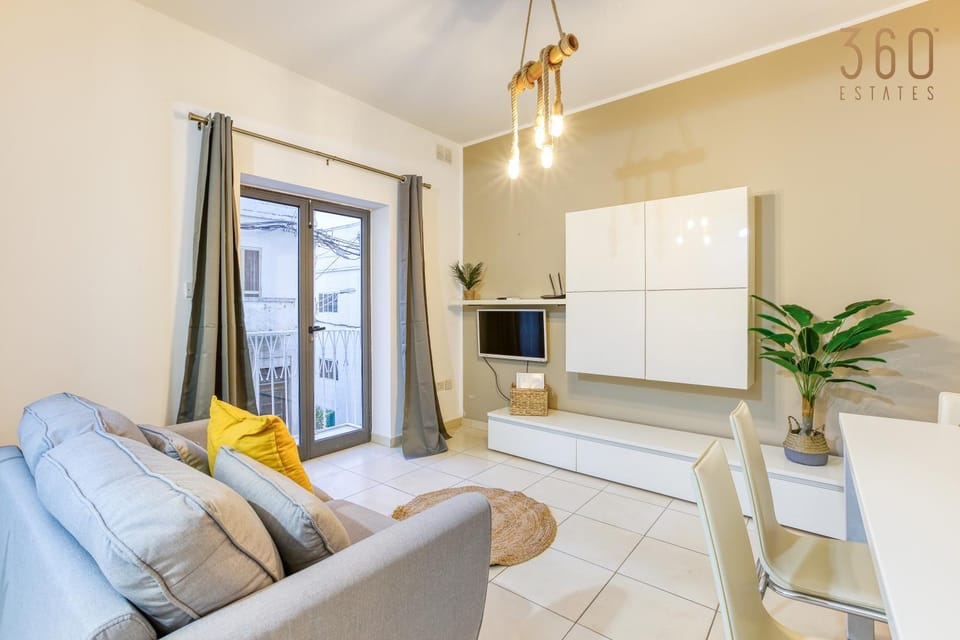 TV and multimedia, Kitchen or kitchenette, Living room, Seating area, Dining area, minibar, oven, wardrobe