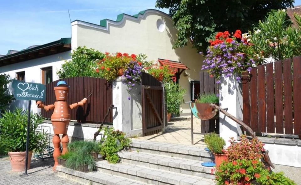 Restaurant/places to eat, Garden