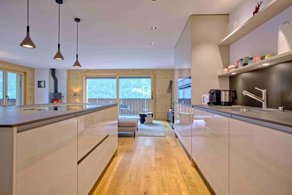 Coffee/tea facilities, Kitchen or kitchenette, dishwasher, stove