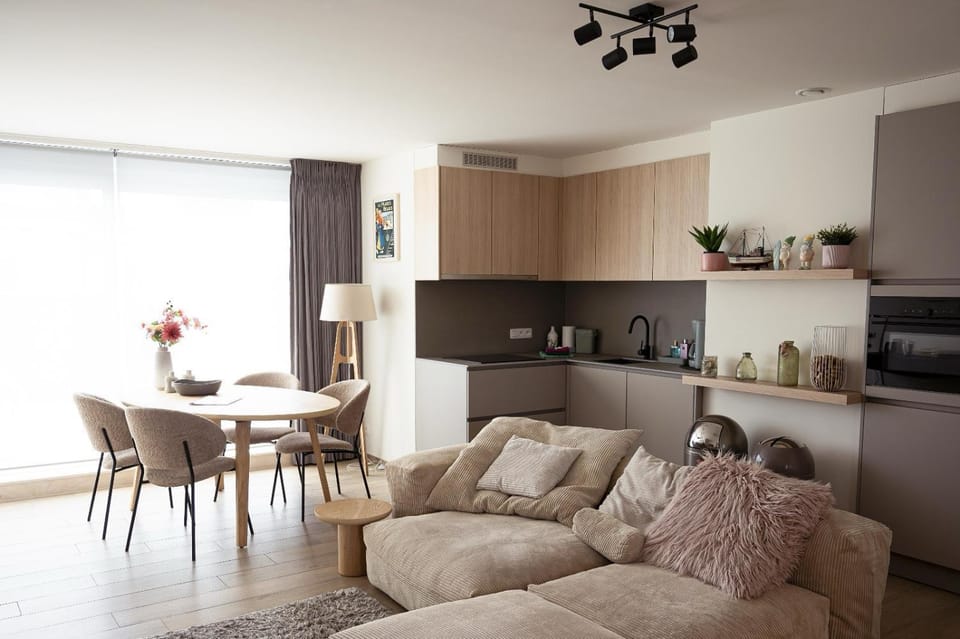 Penthouse studio voor 2 met 2 ruime terrassen op 6 min wandelen van het strand van Oostende Apartment in Ostend