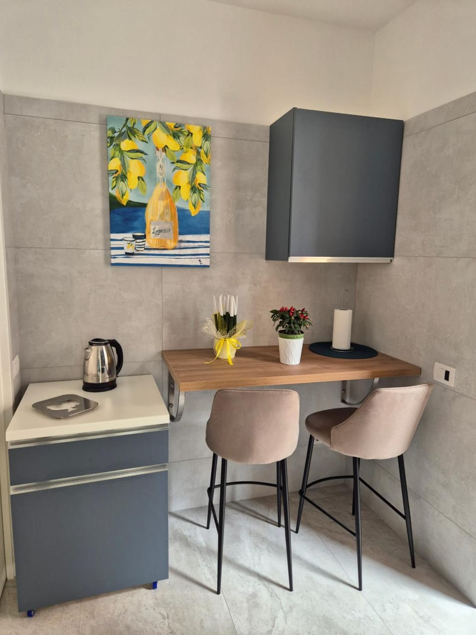 Coffee/tea facilities, Dining area