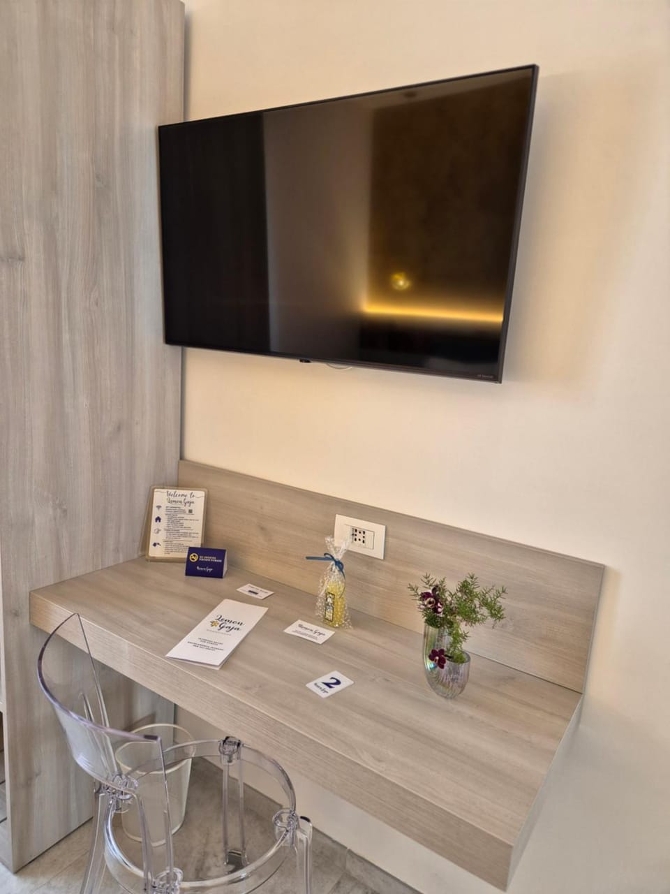 TV and multimedia, Seating area, minibar, safe, wardrobe