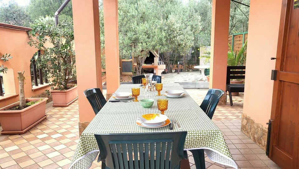 Patio, Dining area