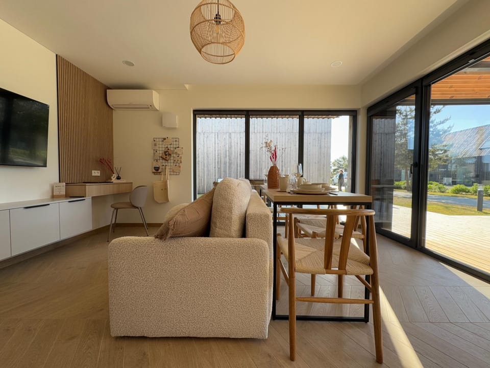 TV and multimedia, View (from property/room), Balcony/Terrace, Seating area, Dining area