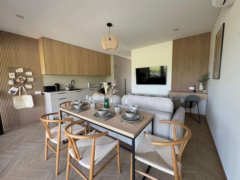Kitchen or kitchenette, Living room, Seating area, Dining area, Dinner