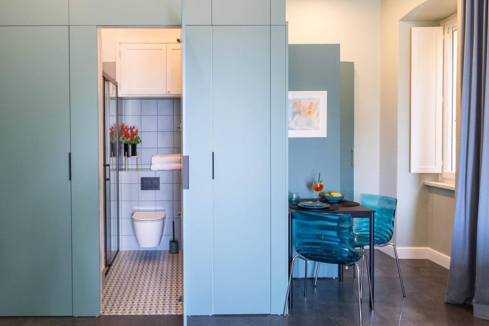 Bathroom, Kitchen or kitchenette, Dining area