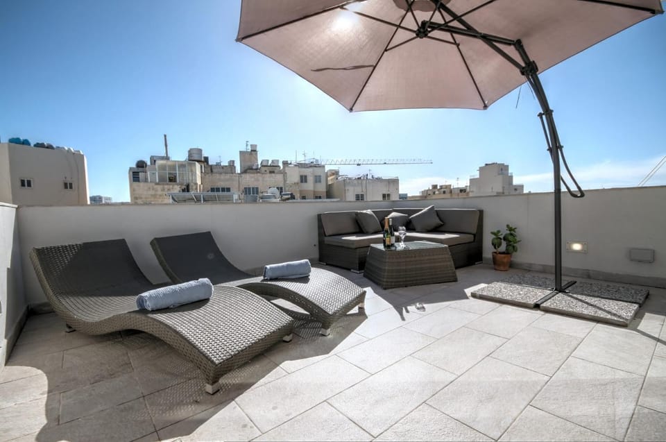 Penthouse Deluxe Apartment in Sliema