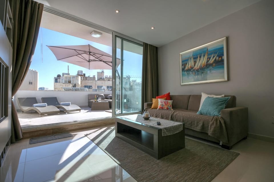 Penthouse Deluxe Apartment in Sliema