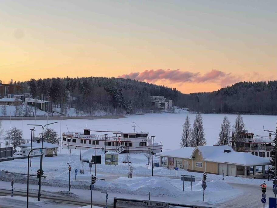 Yhden makuuhuoneen huoneisto Satamassa sauna ja iso parveke Apartment in Finland