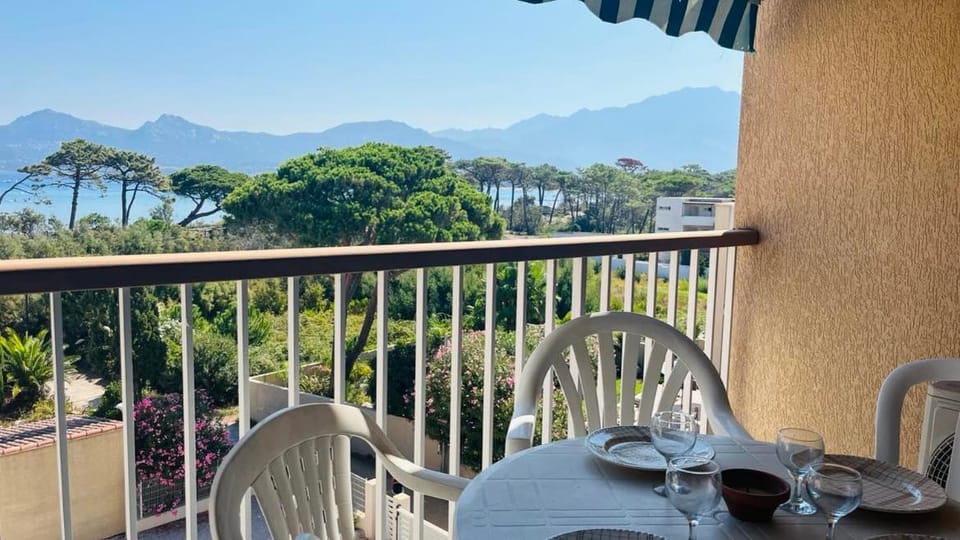 Balcony/Terrace, Dining area, Mountain view, Sea view
