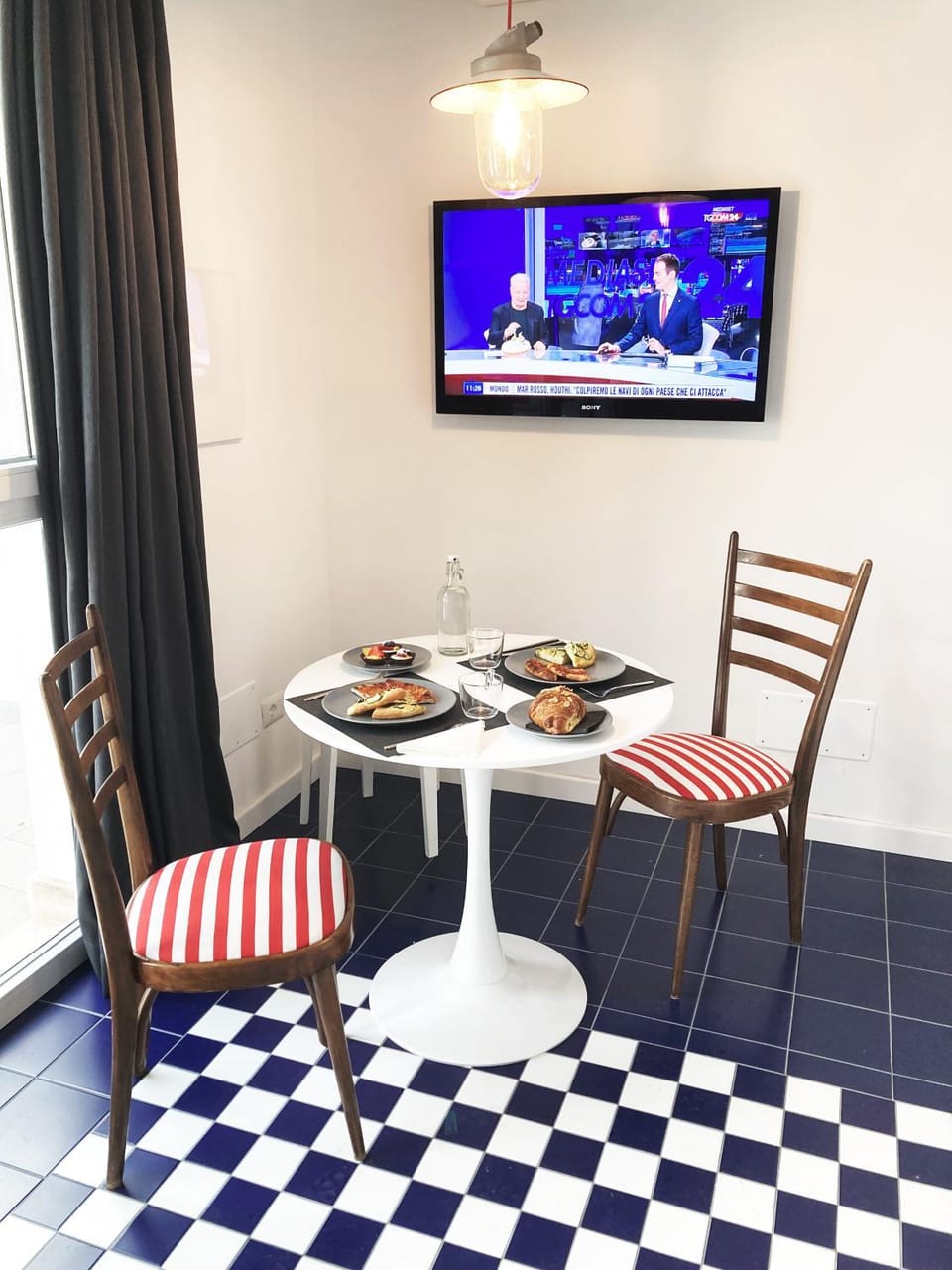 TV and multimedia, Living room, Breakfast