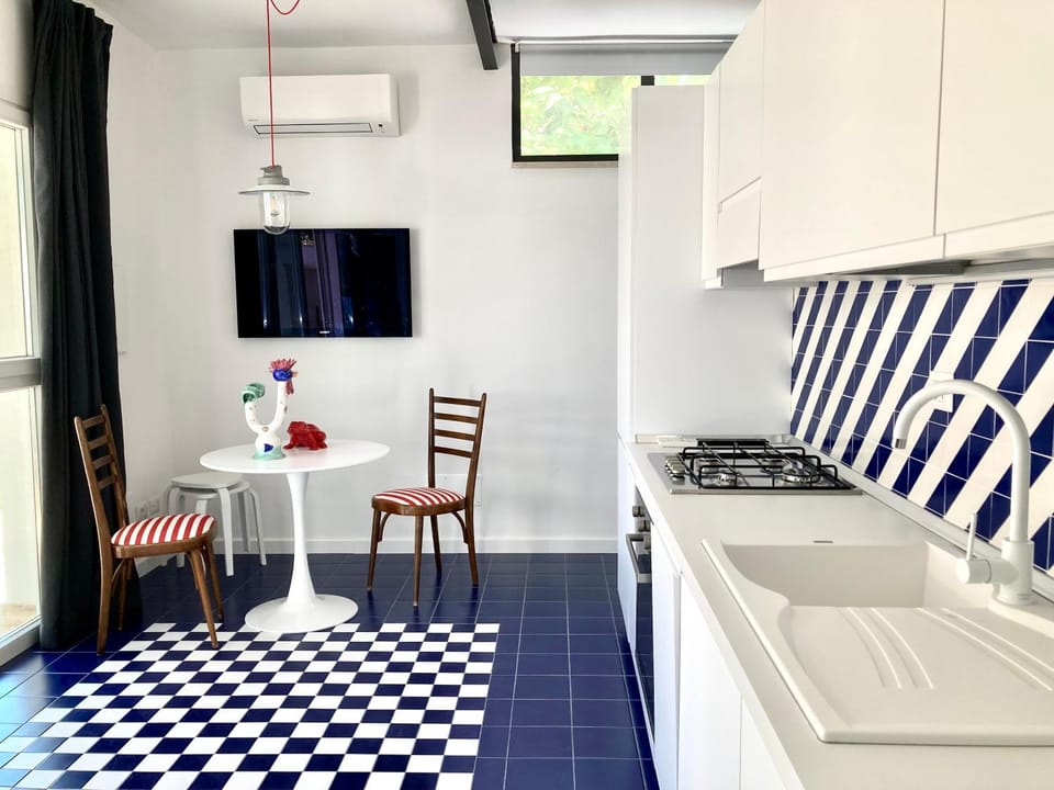 TV and multimedia, Kitchen or kitchenette, Living room, kitchen