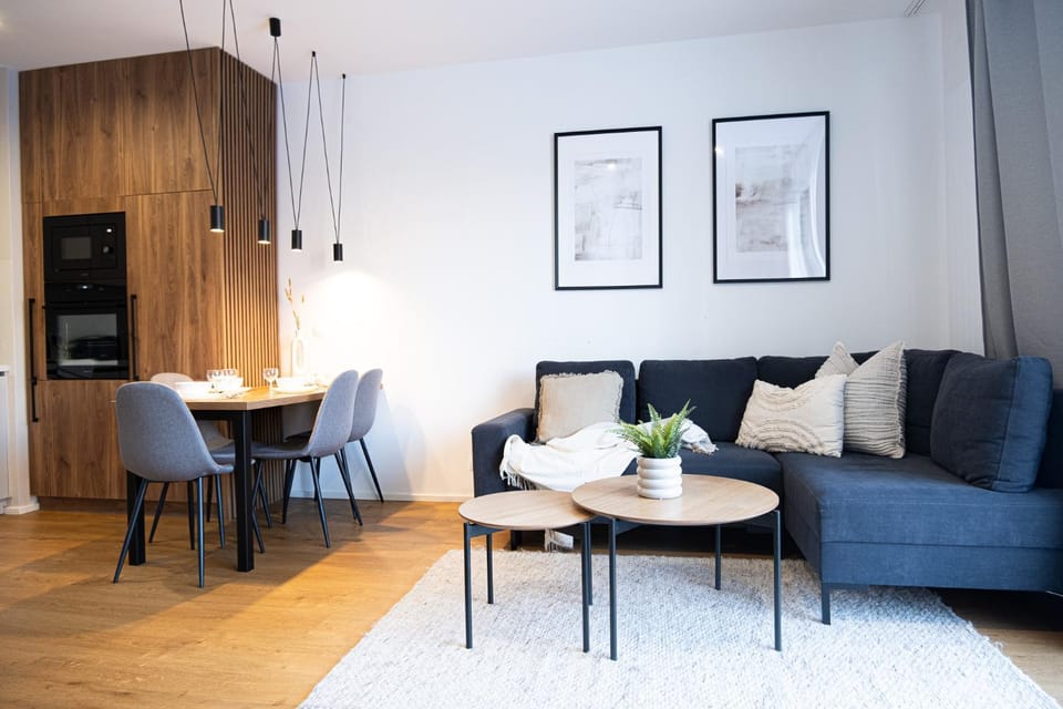 Kitchen or kitchenette, Living room, Seating area, Dining area