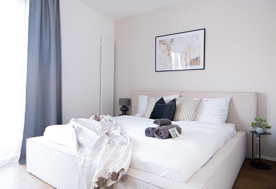 Bed, Photo of the whole room, Bedroom, towels
