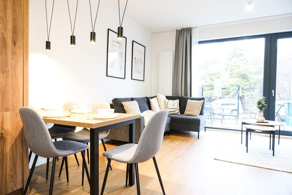 TV and multimedia, Seating area, Dining area, Garden view