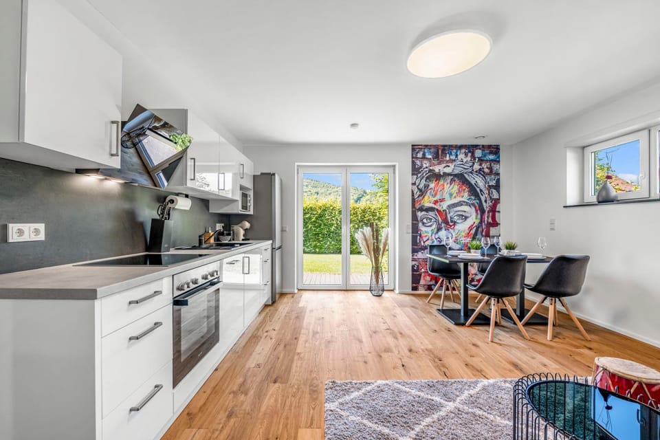 Kitchen or kitchenette, Living room, Seating area, Dining area, Food, stove, stove, kitchen