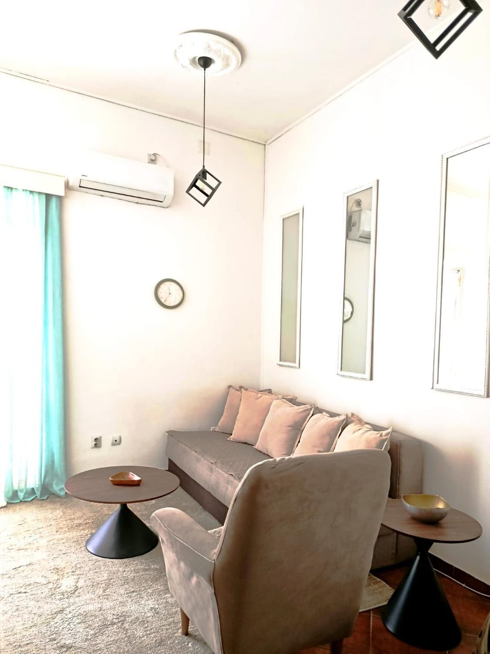 Living room, Seating area, air conditioner
