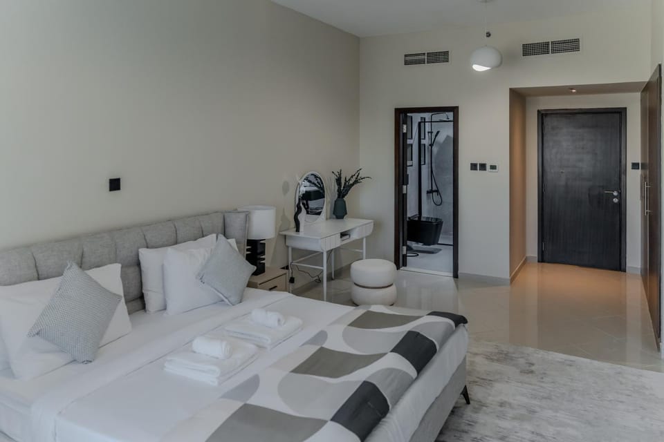 Bed, Bedroom, towels
