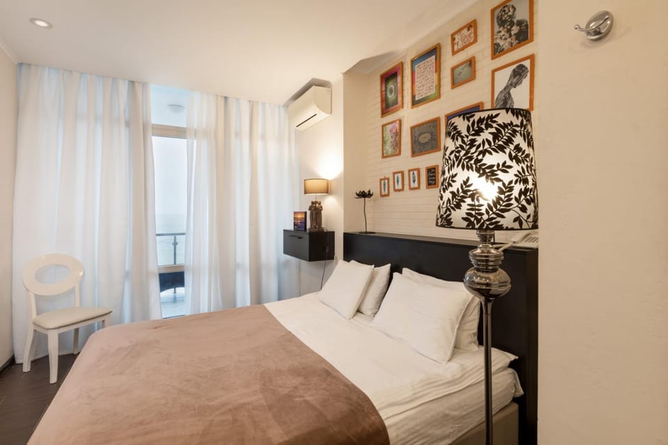 Property building, Balcony/Terrace, Photo of the whole room, Sea view, furniture, locker, safe, towels, air conditioner