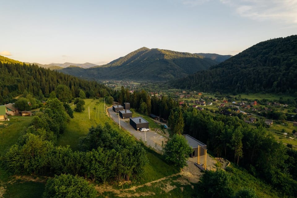 Neighbourhood, Bird's eye view, Mountain view