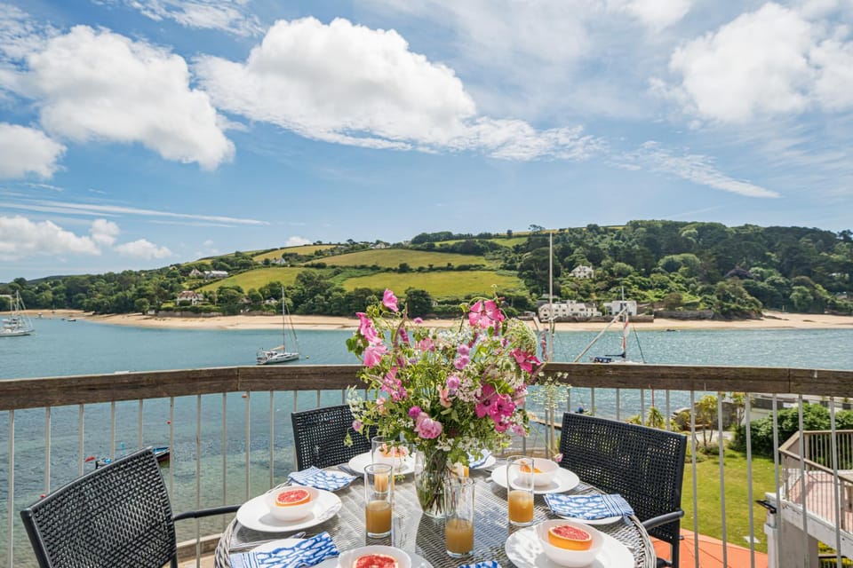 Day, Natural landscape, Summer, Garden, View (from property/room), Balcony/Terrace, Food and drinks, Dining area, Food, River view