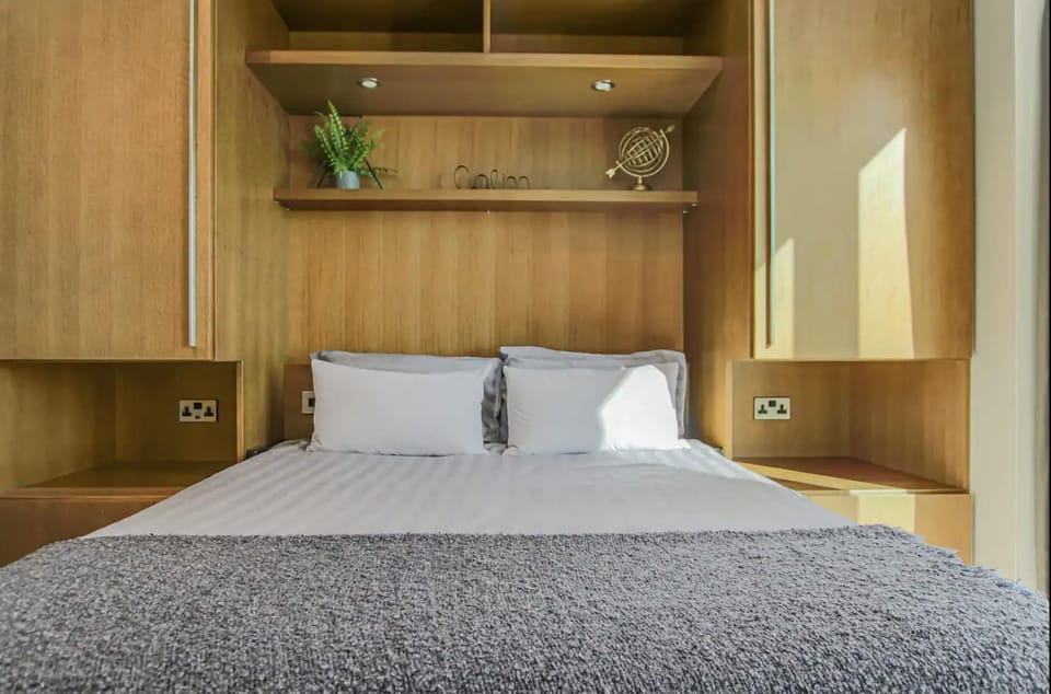 Bed, Bedroom, wardrobe