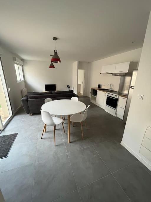 Kitchen or kitchenette, Living room, Dining area