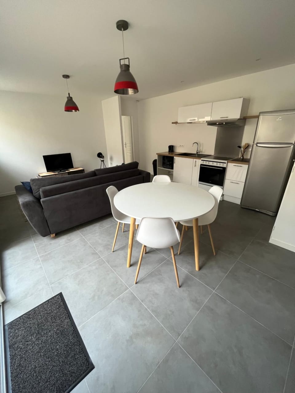 Kitchen or kitchenette, Dining area, stove