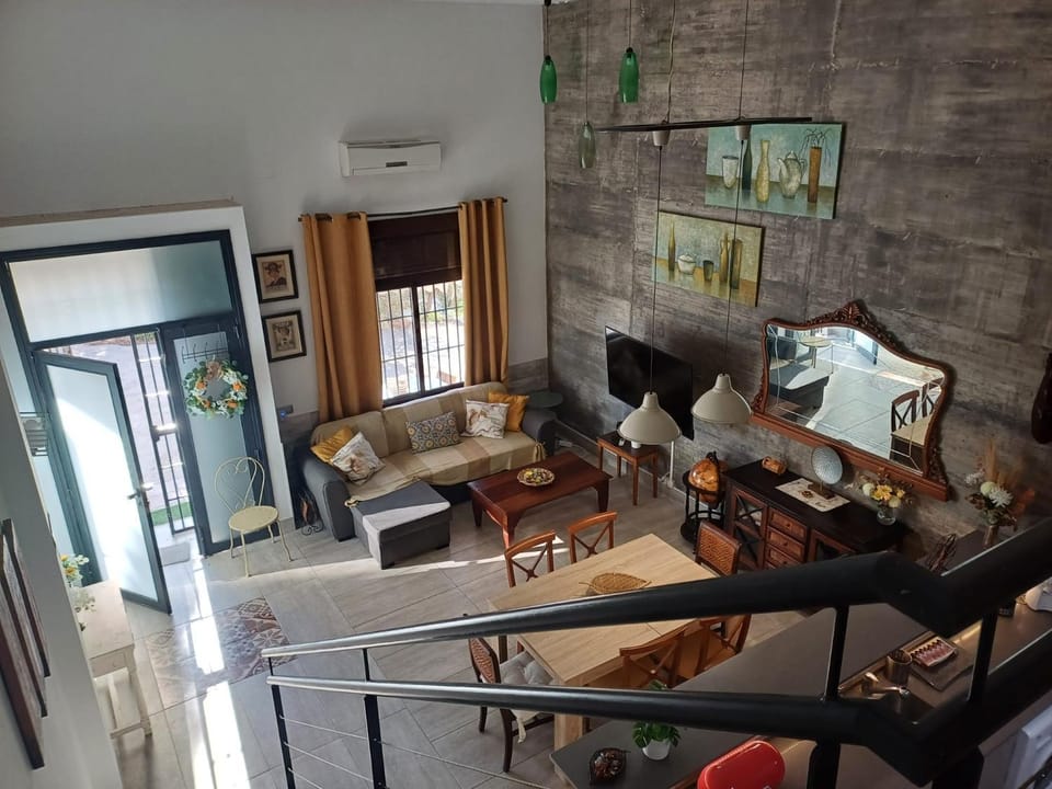 rural loft with pool views peaceful place near the center House in Valle del Guadalhorce