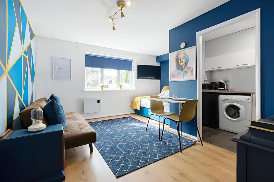 TV and multimedia, View (from property/room), Kitchen or kitchenette, Living room, Seating area, Bedroom, On site, heating, stove, washing machine