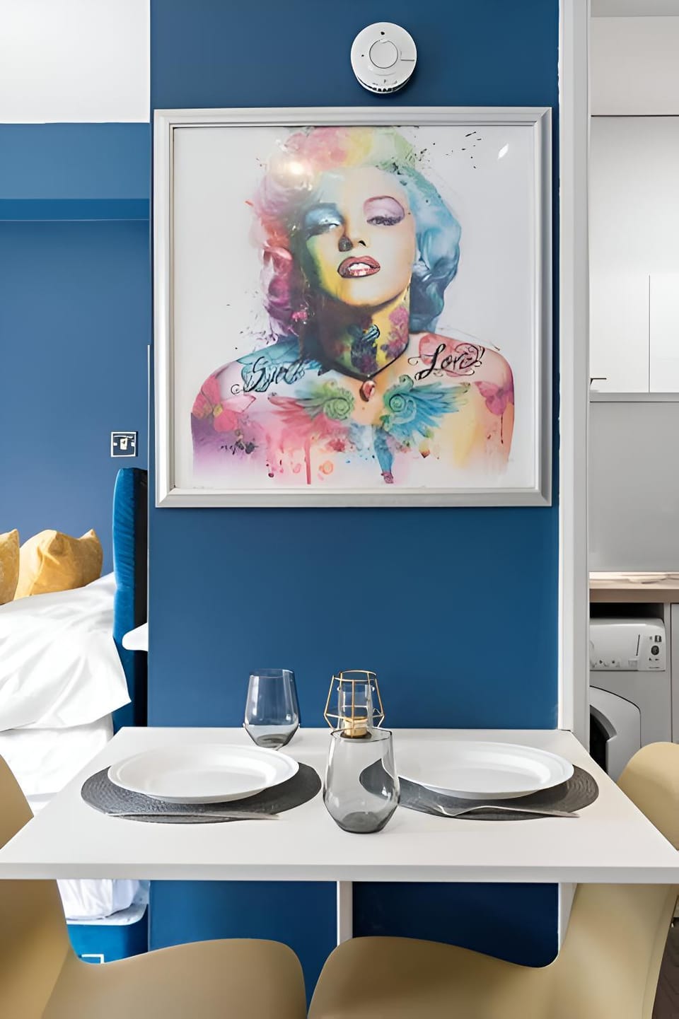 Bed, Photo of the whole room, Decorative detail, Dining area, Bedroom, kitchen