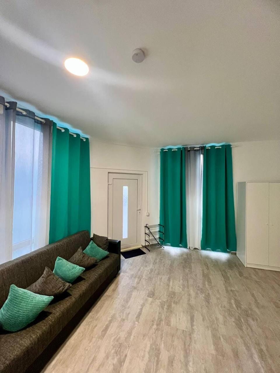 Bed, Living room, Photo of the whole room, Seating area