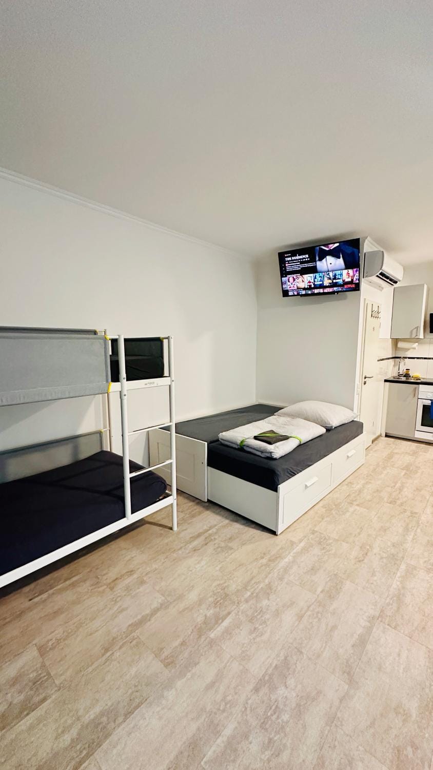 Neuwertiges Apartment mit schnellem WLAN, Netflix, Glasfaser, Kostenlose Privatparkplatz auch für Transporter geeignet R25 Apartment in Baden-Württemberg