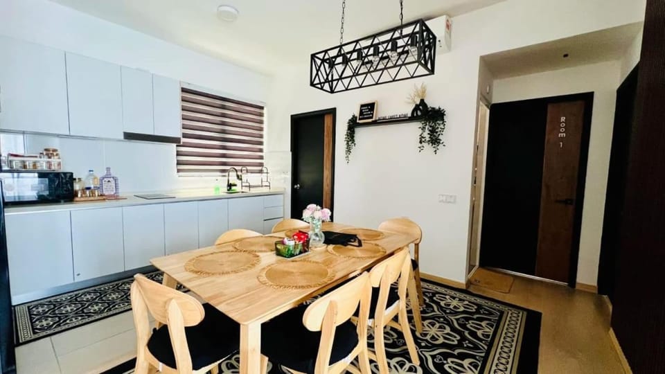 microwave, kitchen