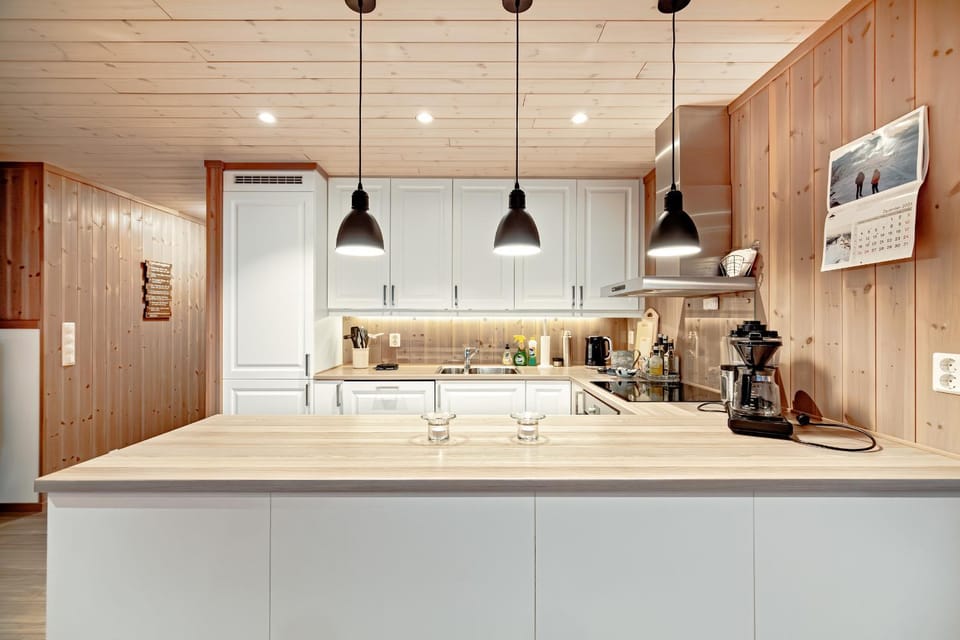 Coffee/tea facilities, Kitchen or kitchenette, dishwasher, stove, kitchen