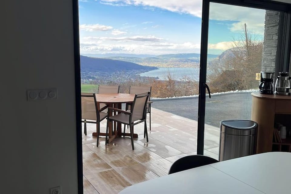 Magnifique Suite Takapuna 4/6p vue lac & montagne Apartment in Haute-Savoie