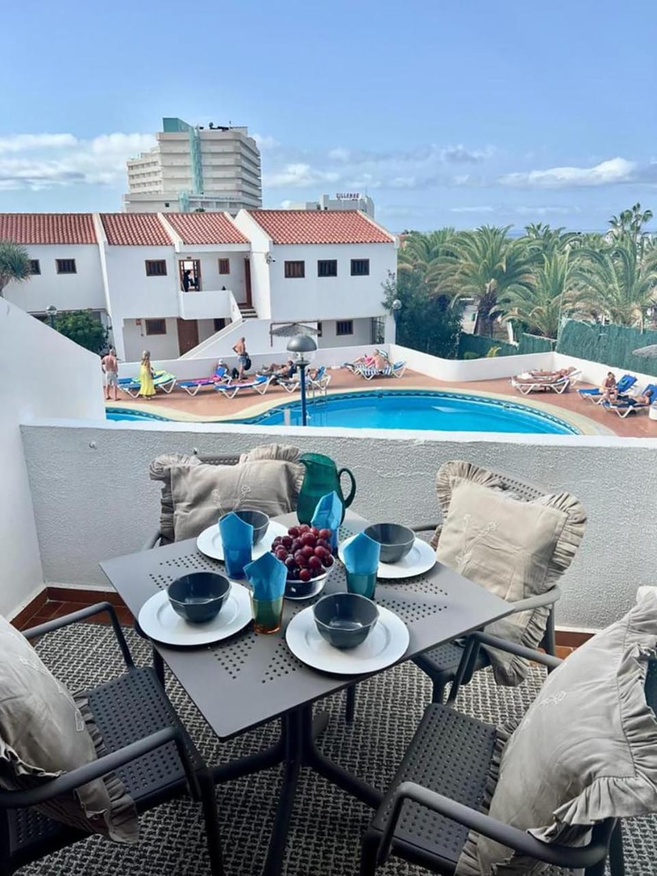 Property building, Patio, Day, Coffee/tea facilities, View (from property/room), Balcony/Terrace, Living room, Food and drinks, Seating area, Dining area, Food, Pool view, Swimming pool, Drinks, sunbed