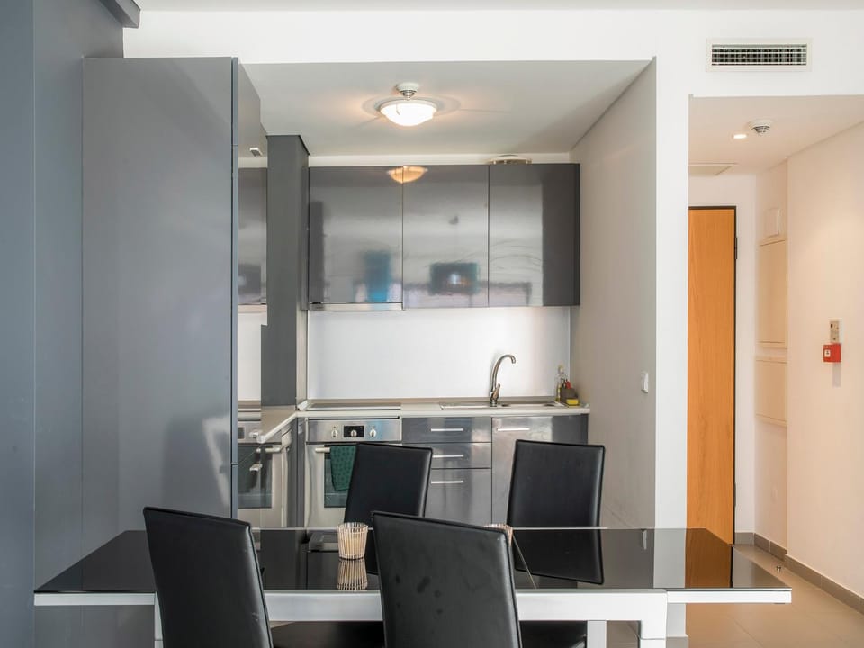 Kitchen or kitchenette, Living room, Seating area, Dining area, minibar